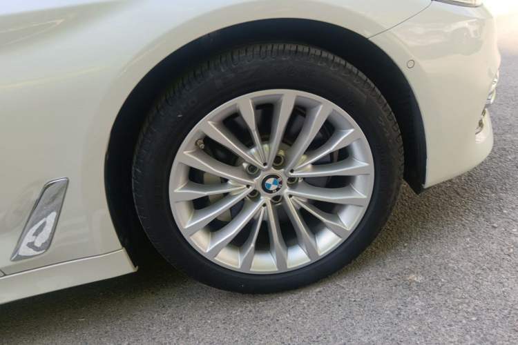 Used BMW 5 Series 2020 530Li Luxury Edition Premium Package Right Front Wheel Hub