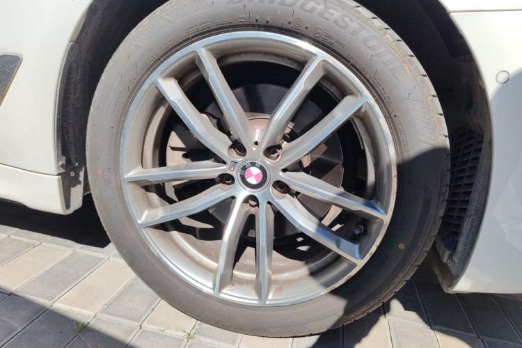 Used BMW 5 Series 2020 525Li M Sport Package Right Front Wheel Hub
