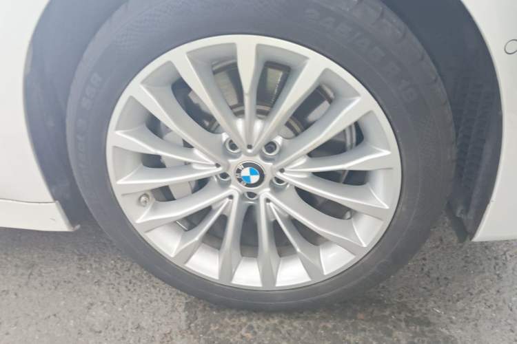Used BMW 5 Series 2020 530Li Luxury Edition Premium Package Right Front Wheel Hub