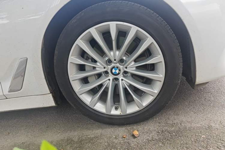 Used BMW 5 Series 2020 530Li Leading Edition Luxury Package Right Front Wheel Hub