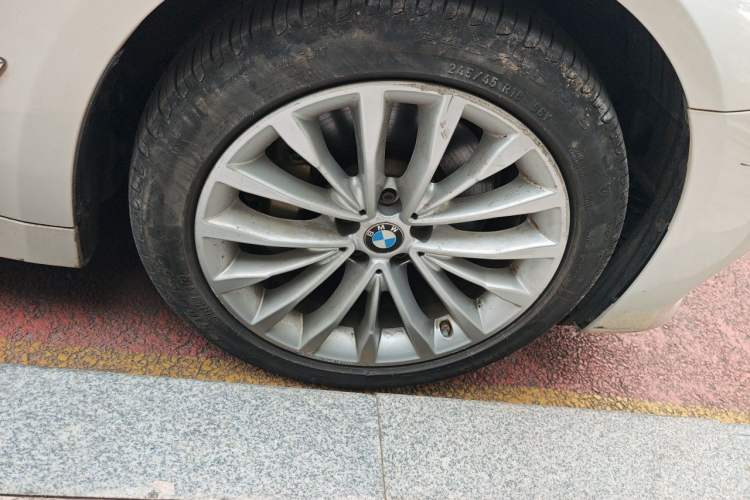 Used BMW 5 Series 2020 530Li Leading Edition Luxury Package Right Front Wheel Hub