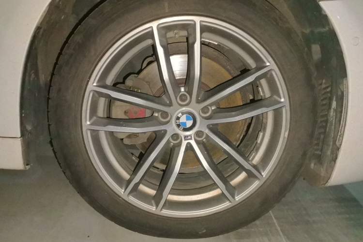 Used BMW 5 Series 2020 525Li M Sport Package Right Front Wheel Hub