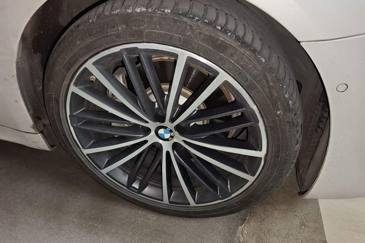 Used BMW 5 Series 2020 530Li Luxury Edition M Sport Package Right Front Wheel Hub