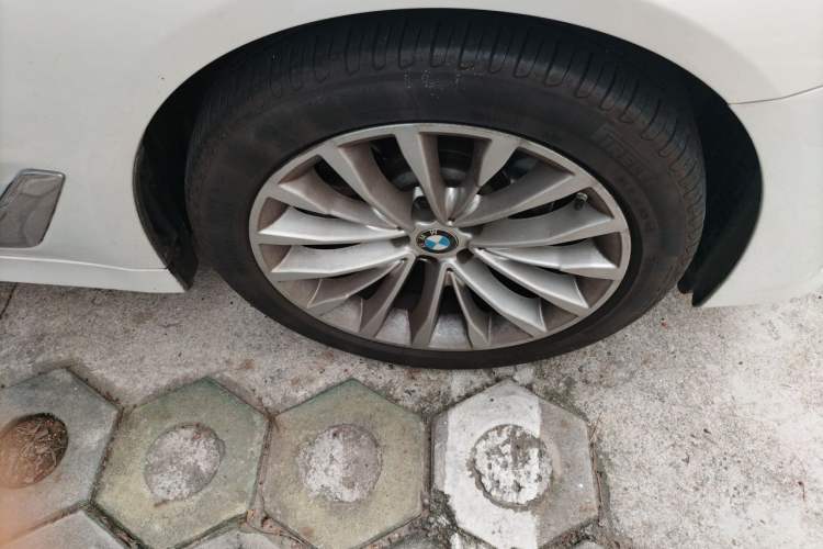 Used BMW 5 Series 2020 525Li Luxury Package Right Front Wheel Hub
