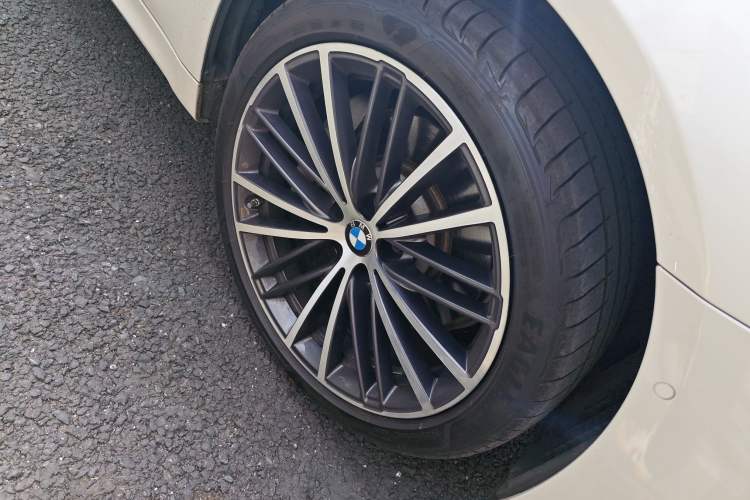 Used BMW 5 Series 2020 530Li xDrive M Sport Package Right Front Wheel Hub