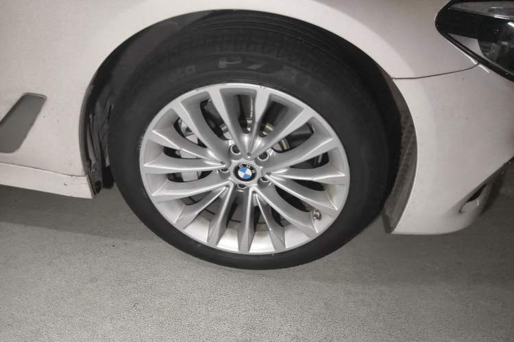 Used BMW 5 Series 2020 530Li Leading Edition Luxury Package Right Front Wheel Hub
