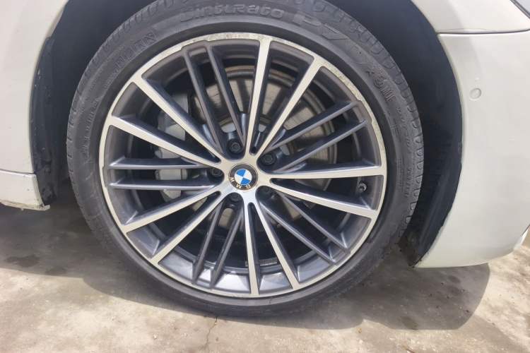 Used BMW 5 Series 2020 530Li Luxury Edition M Sport Package Right Front Wheel Hub
