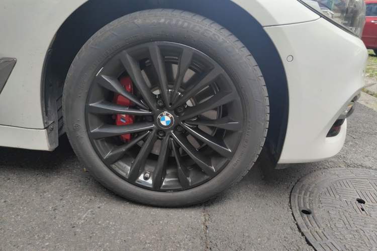 Used BMW 5 Series 2020 530Li Luxury Edition Premium Package Right Front Wheel Hub