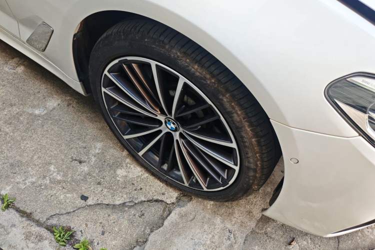 Used BMW 5 Series 2020 530Li xDrive M Sport Package Right Front Wheel Hub