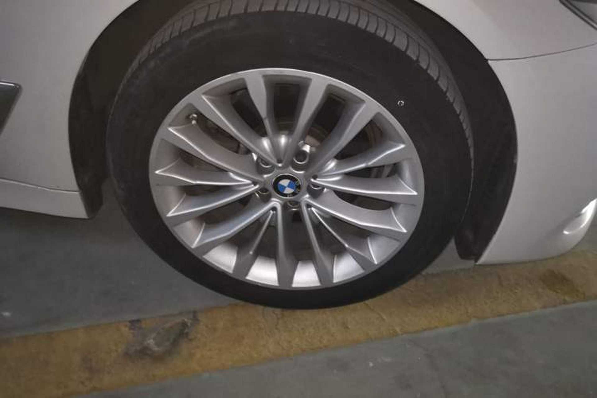 Used BMW 5 Series 2020 525Li Luxury Package Right Front Wheel Hub