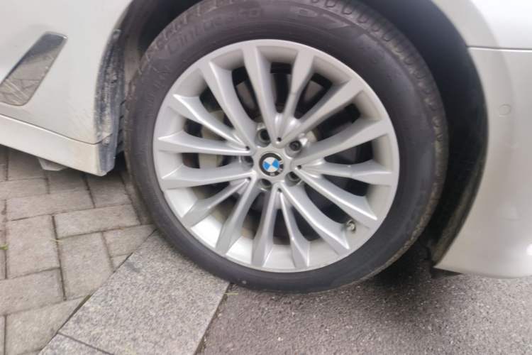 Used BMW 5 Series 2020 530Li Luxury Edition Premium Package Right Front Wheel Hub