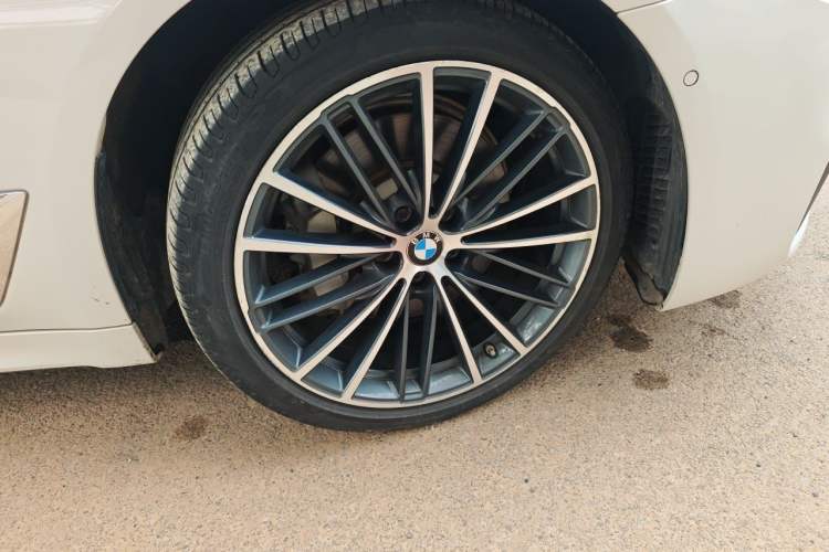 Used BMW 5 Series 2020 530Li Leading Model M Sport Package Right Front Wheel Hub