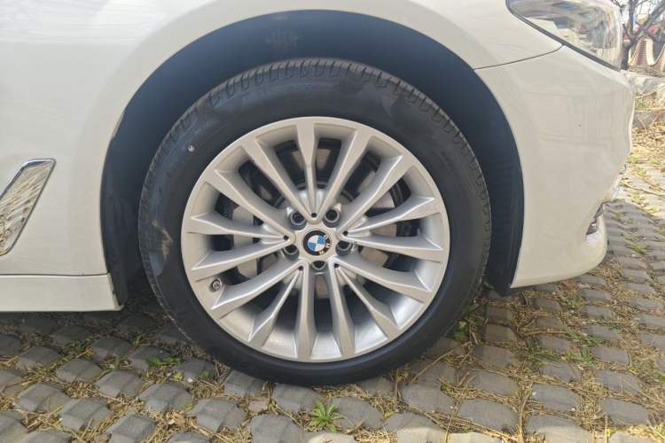 Used BMW 5 Series 2020 530Li xDrive Luxury Package Right Front Wheel Hub