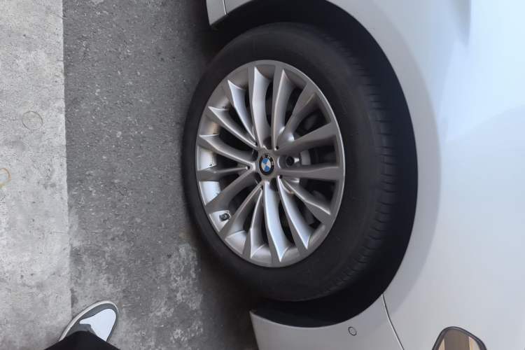 Used BMW 5 Series 2020 530Li Luxury Edition Premium Package Right Front Wheel Hub