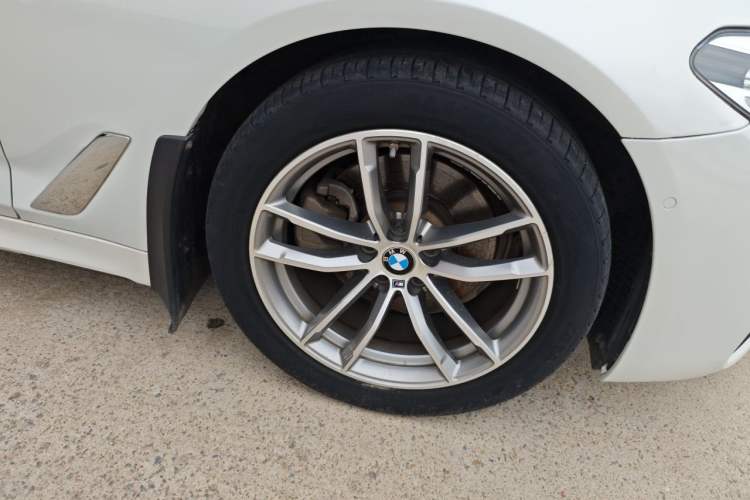 Used BMW 5 Series 2020 525Li M Sport Package Right Front Wheel Hub