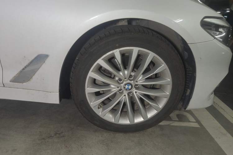 Used BMW 5 Series 2020 525Li Luxury Package Right Front Wheel Hub