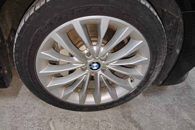 Used BMW 5 Series 2020 530Li Leading Edition Luxury Package Right Front Wheel Hub