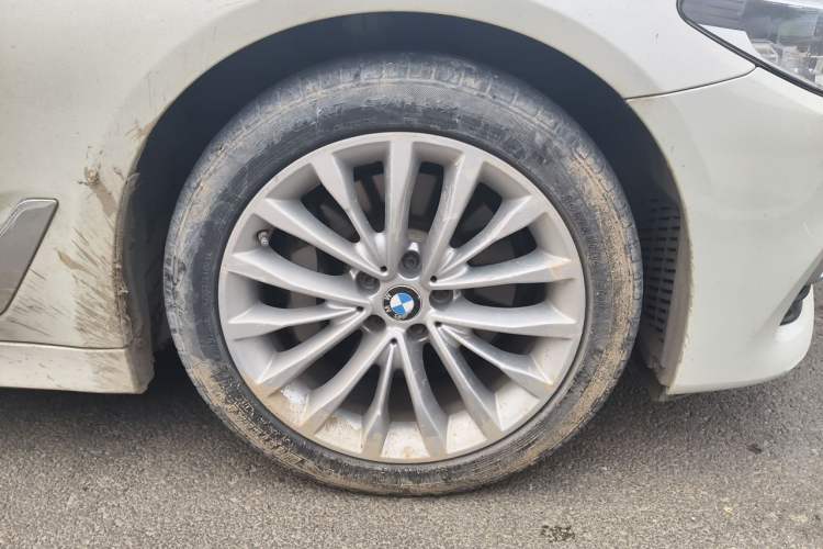 Used BMW 5 Series 2020 530Li Leading Edition Luxury Package Right Front Wheel Hub
