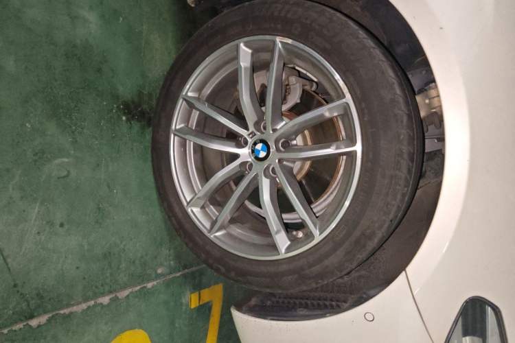 Used BMW 5 Series 2020 525Li M Sport Package Right Front Wheel Hub