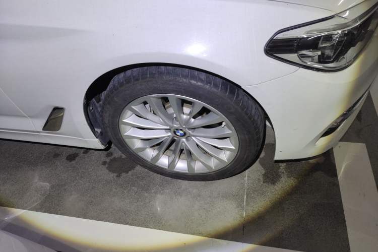 Used BMW 5 Series 2020 530Li Luxury Edition Premium Package Right Front Wheel Hub