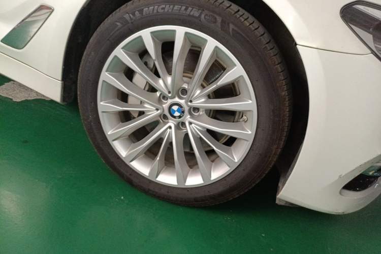 Used BMW 5 Series 2020 530Li Leading Edition Luxury Package Right Front Wheel Hub