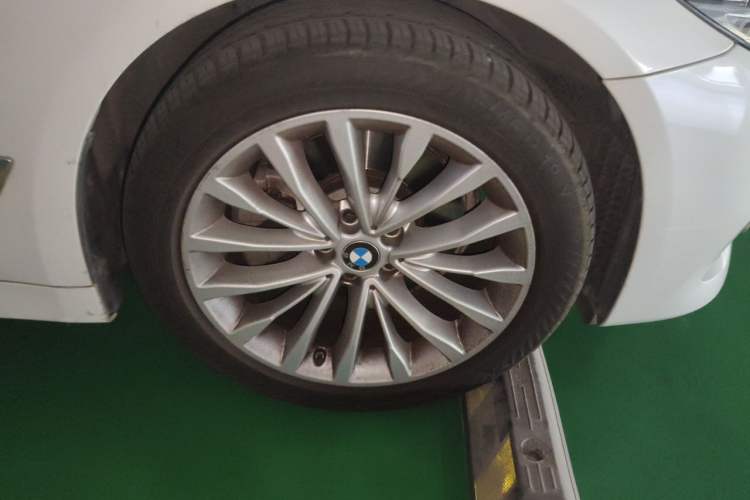 Used BMW 5 Series 2020 525Li Luxury Package Right Front Wheel Hub
