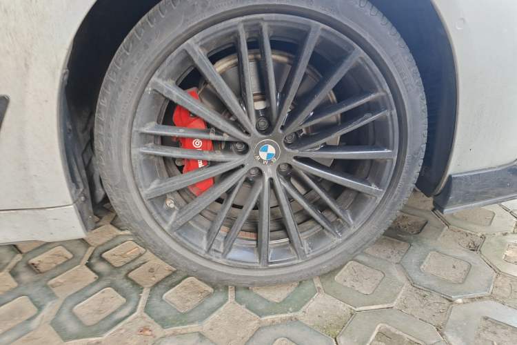 Used BMW 5 Series 2020 530Li Luxury Edition M Sport Package Right Front Wheel Hub