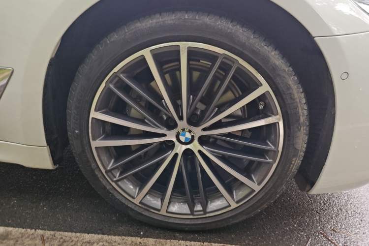 Used BMW 5 Series 2020 530Li Leading Model M Sport Package Right Front Wheel Hub