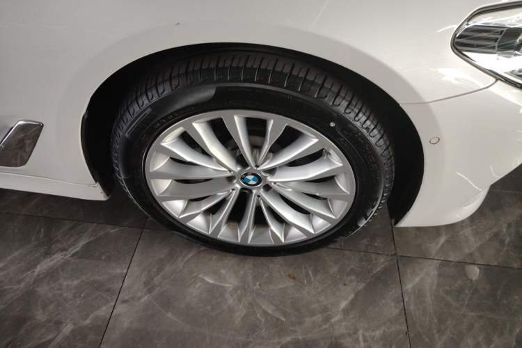 Used BMW 5 Series 2020 530Li xDrive Luxury Package Right Front Wheel Hub