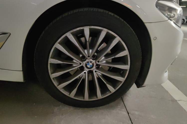 Used BMW 5 Series 2020 525Li Luxury Package Right Front Wheel Hub