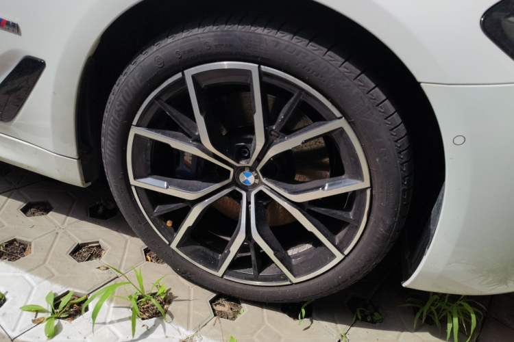 Used BMW 5 Series 2020 530i M Sport Package Right Front Wheel Hub