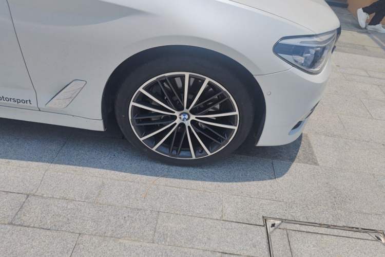 Used BMW 5 Series 2020 530Li Executive Luxury Package Right Front Wheel Hub