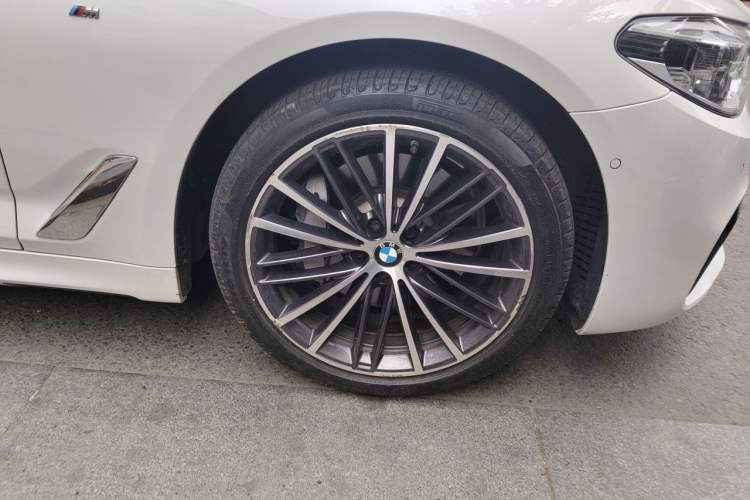 Used BMW 5 Series 2020 530Li Luxury Edition M Sport Package Right Front Wheel Hub
