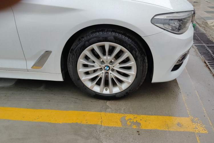 Used BMW 5 Series 2020 530Li Luxury Edition Premium Package Right Front Wheel Hub