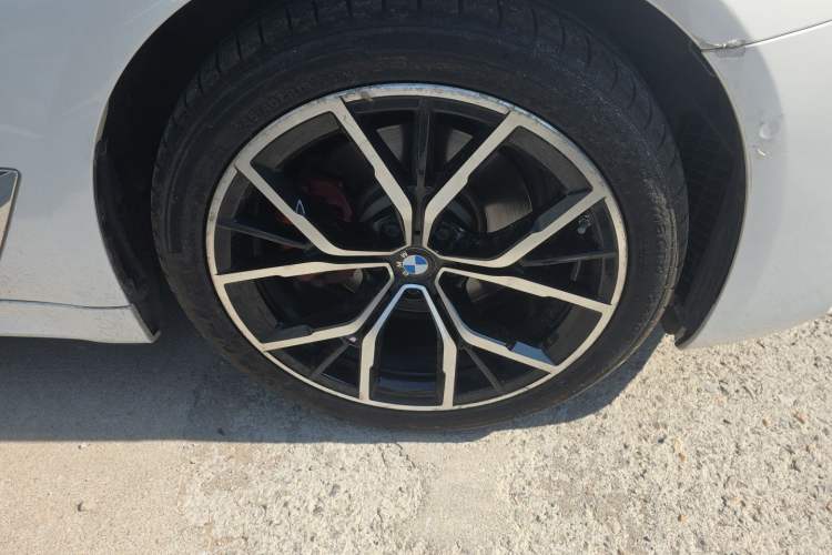 Used BMW 5 Series 2020 525Li M Sport Package Right Front Wheel Hub