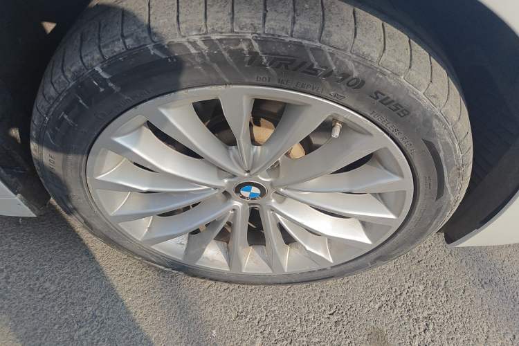 Used BMW 5 Series 2020 530Li xDrive Luxury Package Right Front Wheel Hub