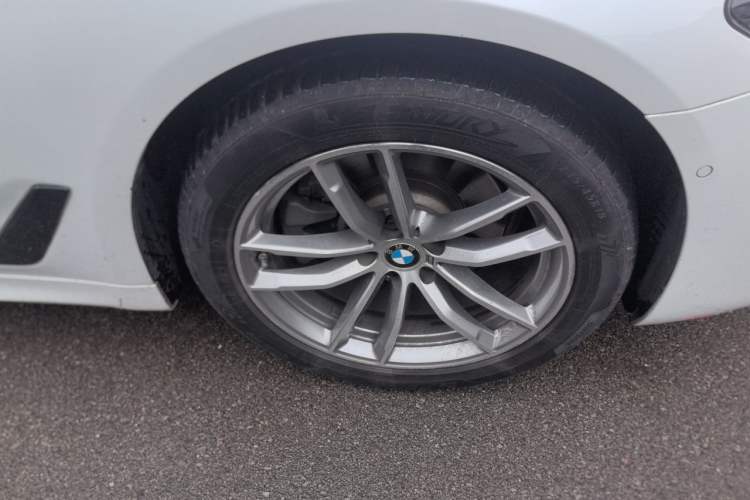 Used BMW 5 Series 2020 525Li M Sport Package Right Front Wheel Hub