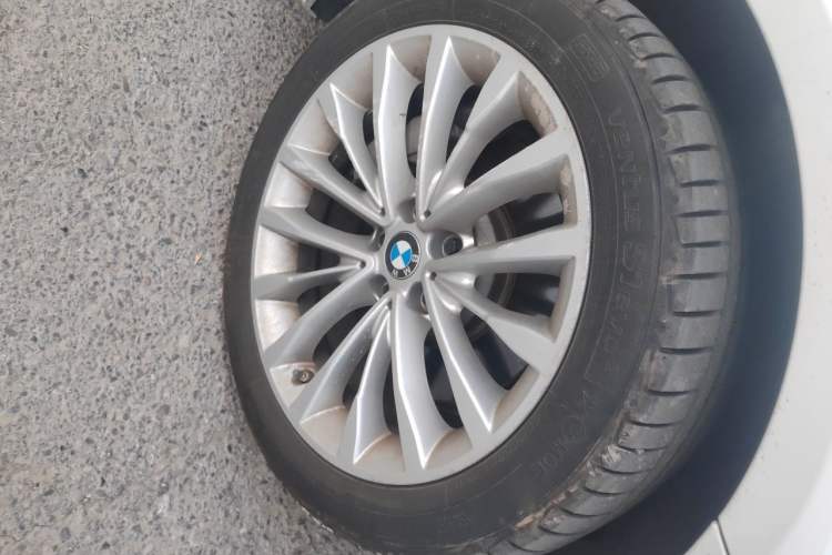 Used BMW 5 Series 2020 530Li xDrive Luxury Package Right Front Wheel Hub