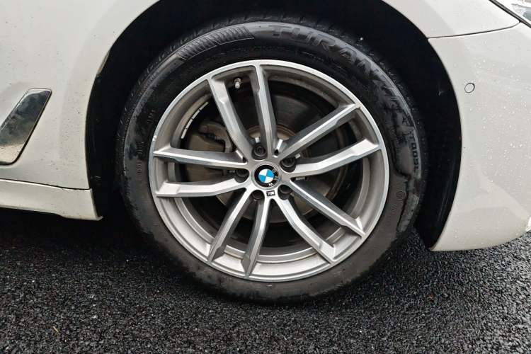Used BMW 5 Series 2020 525Li M Sport Package Right Front Wheel Hub