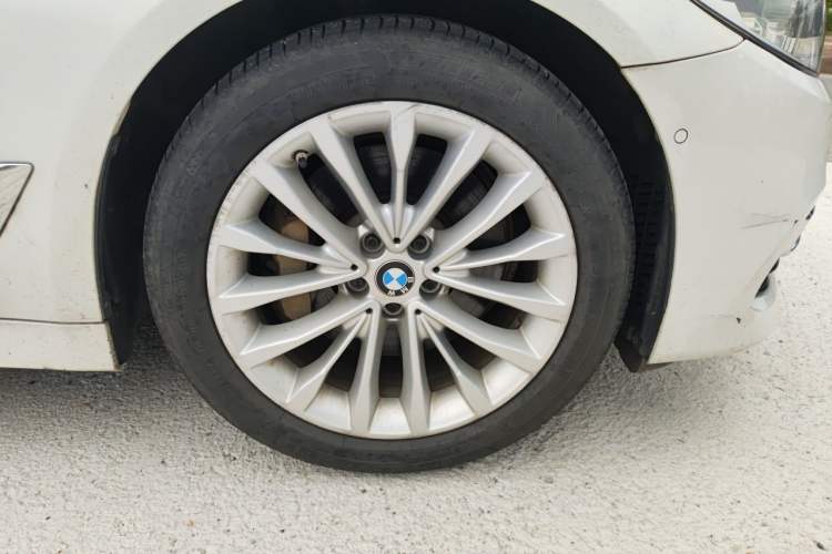 Used BMW 5 Series 2020 530Li Leading Edition Luxury Package Right Front Wheel Hub