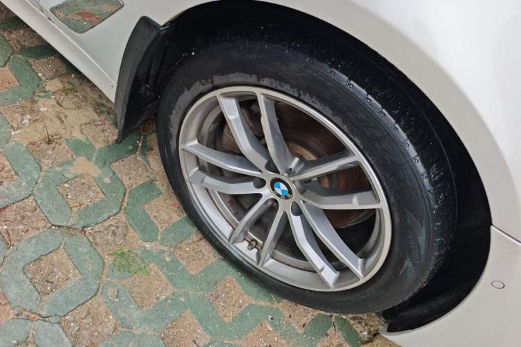 Used BMW 5 Series 2020 525Li M Sport Package Right Front Wheel Hub