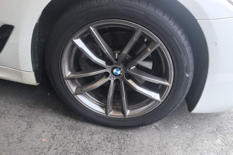 Used BMW 5 Series 2020 525i M Sport Package Right Front Wheel Hub