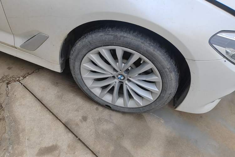Used BMW 5 Series 2020 530Li xDrive Luxury Package Right Front Wheel Hub