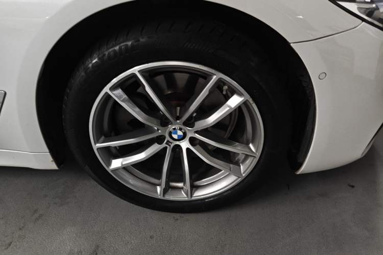 Used BMW 5 Series 2020 525Li M Sport Package Right Front Wheel Hub