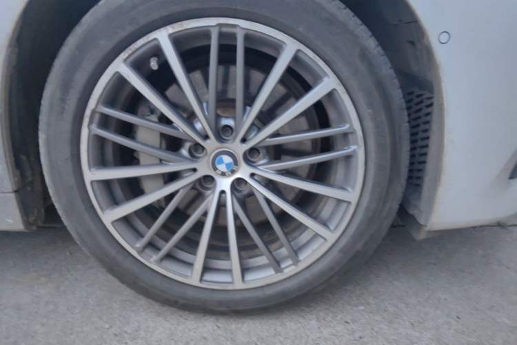 Used BMW 5 Series 2020 530Li Luxury Edition Premium Package Right Front Wheel Hub