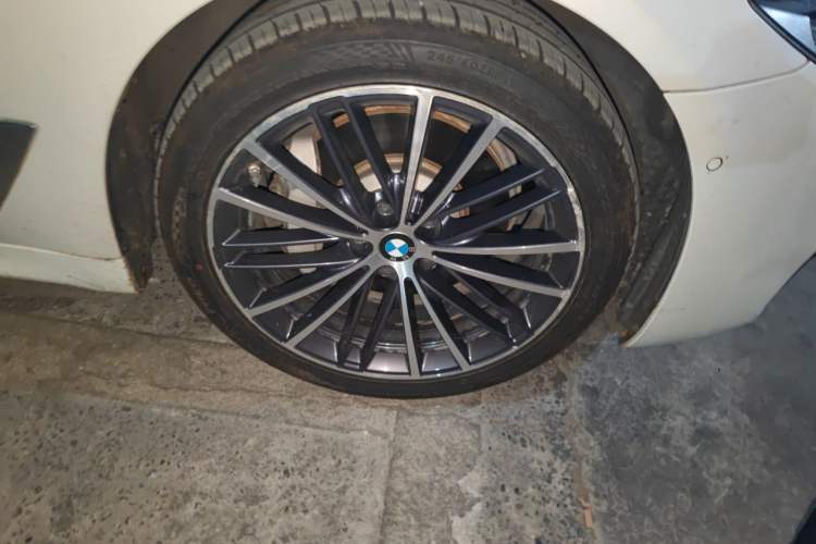 Used BMW 5 Series 2020 530Li Leading Model M Sport Package Right Front Wheel Hub