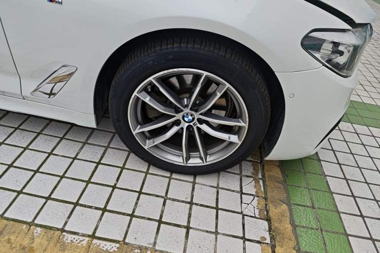 Used BMW 5 Series 2020 525Li M Sport Package Right Front Wheel Hub
