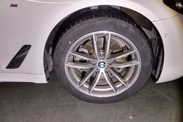 Used BMW 5 Series 2020 525Li M Sport Package Right Front Wheel Hub
