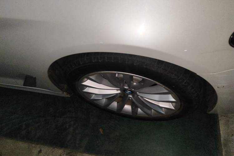 Used BMW 5 Series 2020 530Li Luxury Edition Premium Package Right Front Wheel Hub