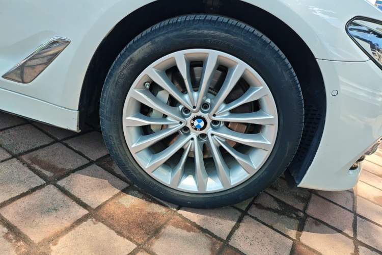 Used BMW 5 Series 2020 530Li Leading Edition Luxury Package Right Front Wheel Hub